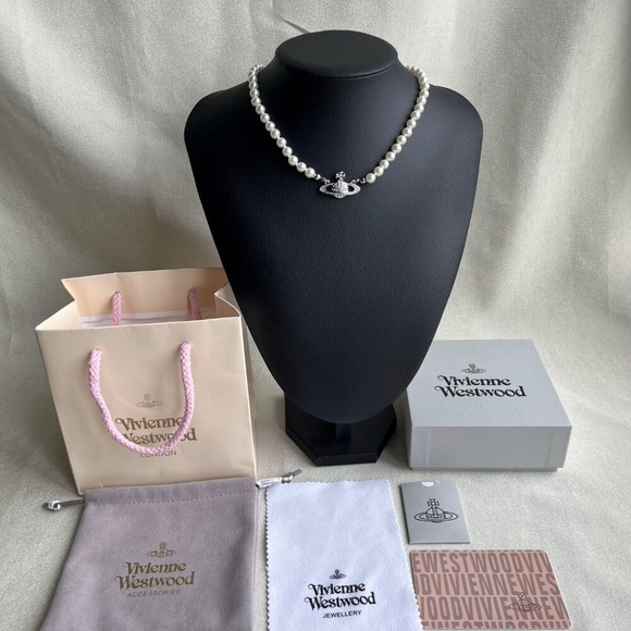 🍎BRAND NEW Vivienne westwood Silver Orb Pearl Choker Necklace - Picture 2 of 5